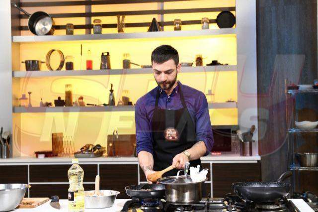 A venit de la mănăstire pentru a face show la ”Chefi la cuțite”! Povestea sa i-a impresionat pe toți