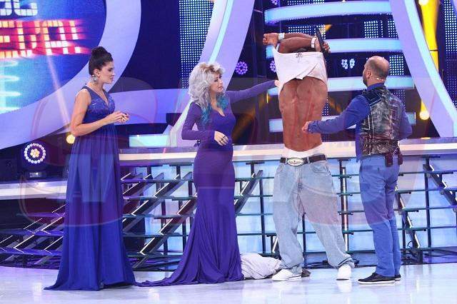 FOTO / O gravidă îndrăzneaţă, ce să zicem?! Dorian Popa, dezbrăcat la piele de Andreea Bălan să vadă dacă seamănă cu 50 Cent: "Aveam palmele umede"