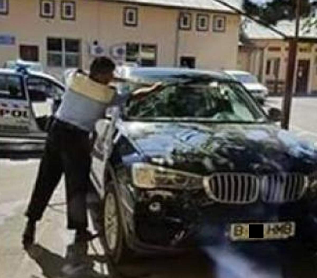 EXCLUSIV / Cine este şmecherul căruia îi spală poliţiştii maşinile! Om al legii, umilit de o beizadea