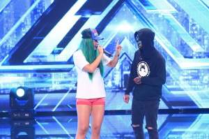 Spectacol total în prima ediție „X Factor”: provocări pentru Carla’s Dreams,  concurență în cuplu pe scenă și jurați cu replici spumoase