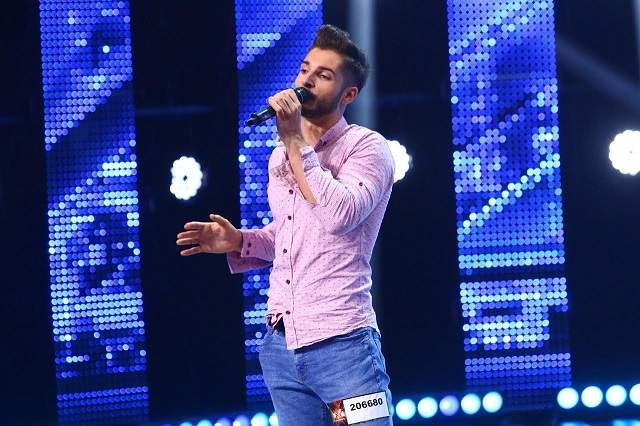 SHOW INCENDIAR pe scena de la "X Factor"! Un tânăr a venit şi S-A DEZBRĂCAT în faţa TUTUROR