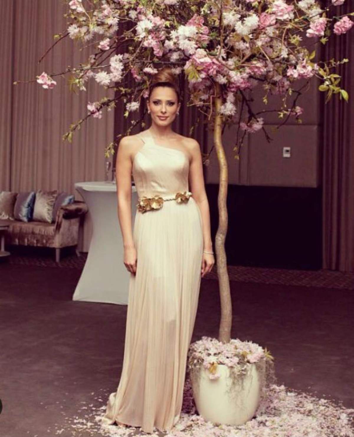 FOTO / Nici nu i-a pus Salman Khan verigheta pe deget, dar Iulia Vântur îşi exersează rolul de mamă! Poza asta spune tot