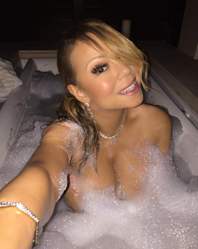 A scăpat de kilogramele în plus şi acum a pozat dezbrăcată în baie! Mariah Carey, a "încins" atmosfera cu imaginile cu ea goală în baie