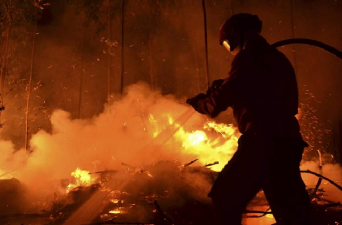 Incendiu puternic în București: o femeie a murit și un copil este în stare gravă