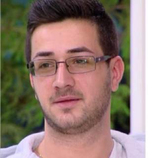 VIDEO / Bătaie la "Mireasă pentru fiul meu" din cauza voturilor! Valentin, lovit din plin cu o bucată zdravănă de salam