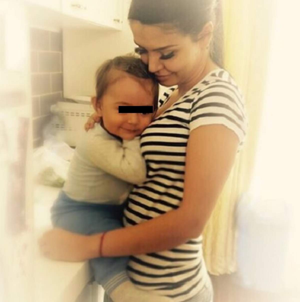 FOTO / Andreea Mantea şi băieţelul său David au ieşit la zăpadă! Cel mic are nasul roşu de la gerul de afară