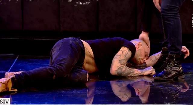 VIDEO / Andrei Voicu, omul care face ce vrea cu mintea vedetelor, show în platoul "Xtra Night Show"! Dan Capatos a rămas fără cuvinte