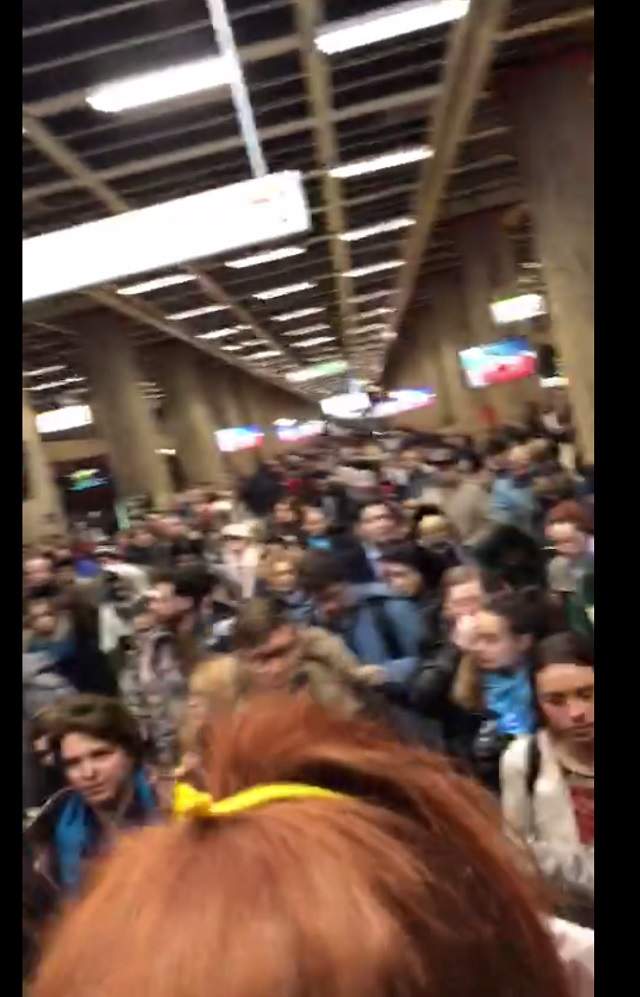 VIDEO / UPDATE: Situaţia zborurilor pe Aeroportul Henri Coandă! Trafic reluat pe autostrada A3. LISTA drumurilor blocate din cauza viscolului