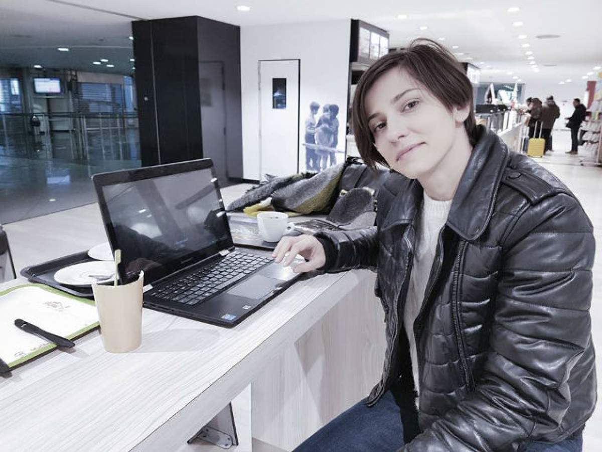 Dana Rogoz nu poate să ajungă acasă, la fiul ei! Ce a făcut vedeta după ce a rămas blocată într-un aeroport din Italia