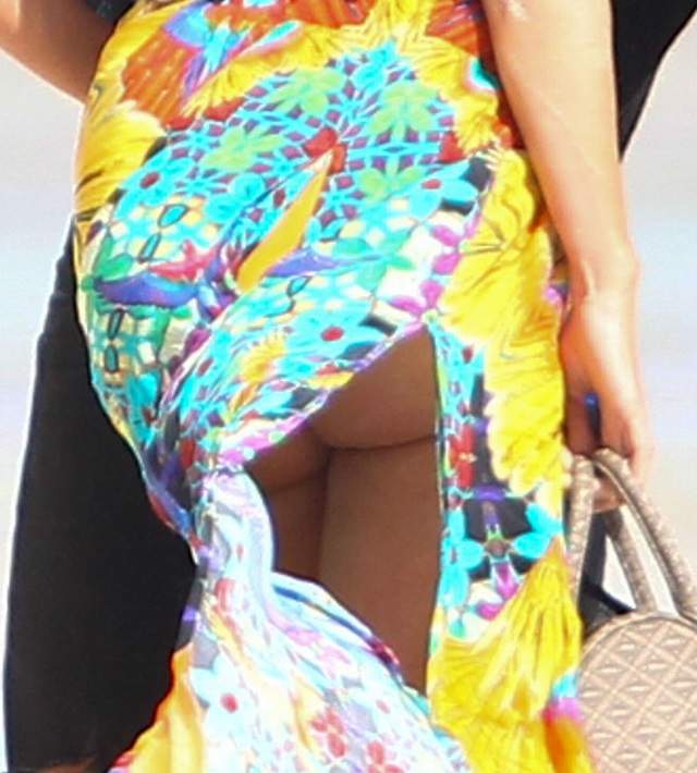 FOTO / Vântul, bată-l vina! Paris Hilton, cu "păsărica" şi posteriorul la vedere! Imagini fierbinţi rău