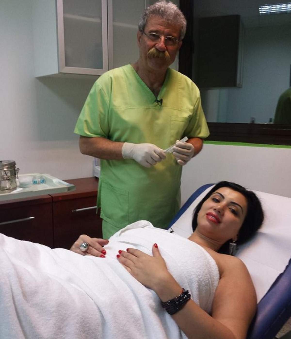 FOTO / Adriana Bahmuţeanu răbufneşte după ce fanii şi fostul soţ au desfiinţat-o pentru rejuvenarea vaginală: "Au zis că am luat-o razna!"