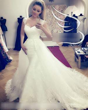 FOTO / Urmează nunta!?! Bianca Drăguşanu a îmbrăcat rochia de mireasă! Ce model o prinde mai bine?