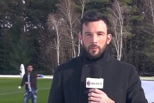Un fotbalist de la AC Milan a atacat un jurnalist cu bulgări de zăpadă! Reacția reporterului / VIDEO