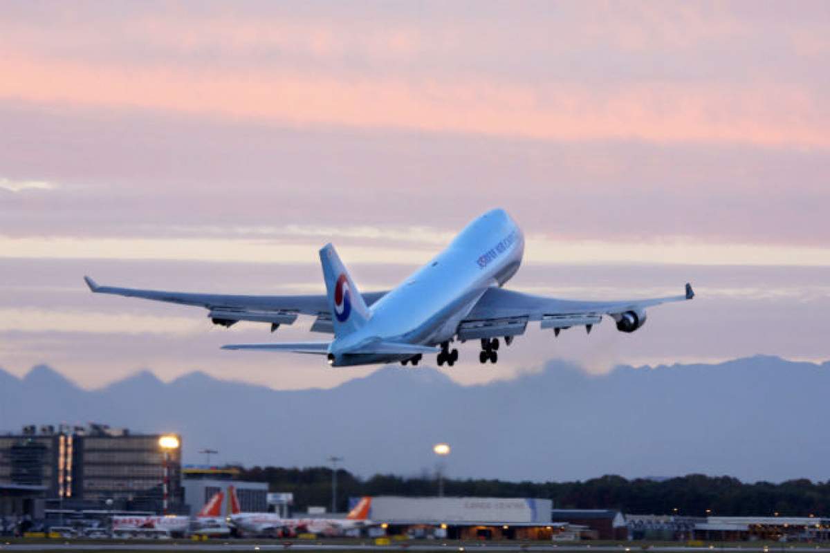 ALERTĂ cu BOMBĂ la bordul unui avion!