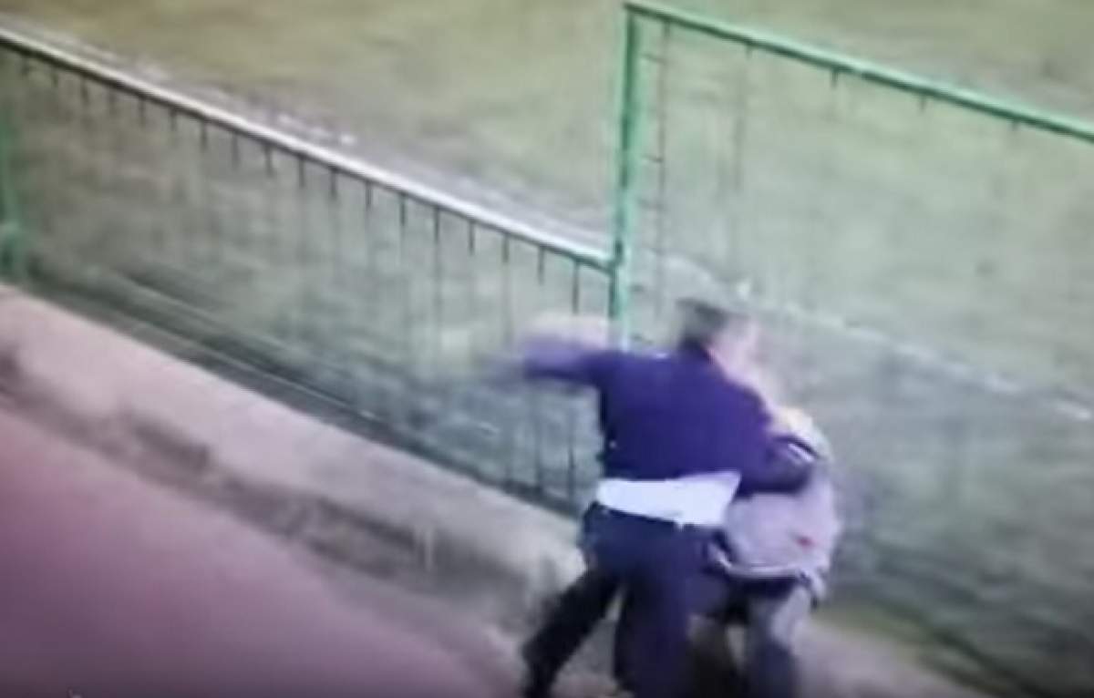 Violenţe la un meci de juniori! Doi taţi s-au bătut crunt / VIDEO HORROR