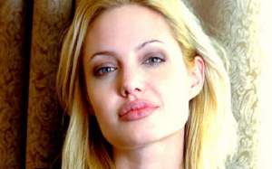 FOTO / Bianca Drăguşanu, asemănată cu Angelina Jolie! Îl are chiar şi pe propriul său Brad Pitt