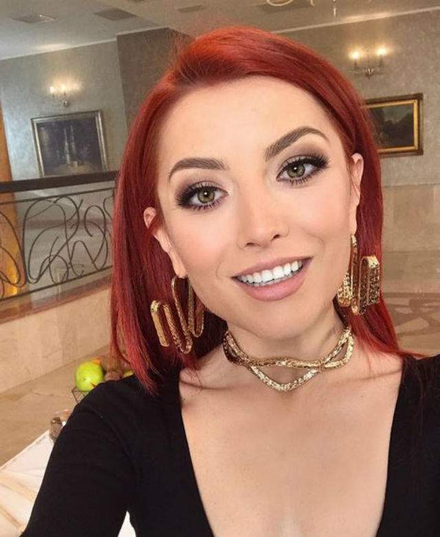 FOTO / Elena Gheorghe, surprinsă pe plajele din Dubai! Slipul minuscul a atras toate privirile