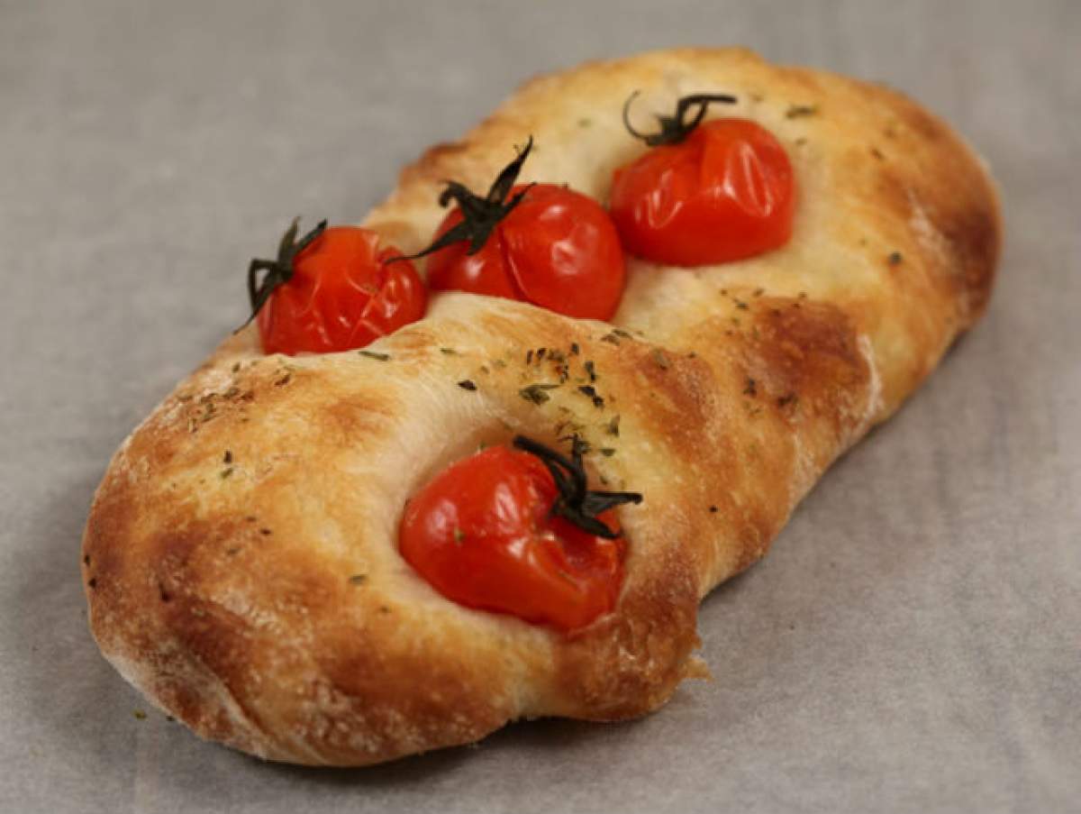 REŢETA ZILEI - MIERCURI: Focaccia cu roşii! Cel mai bun preparat italienesc