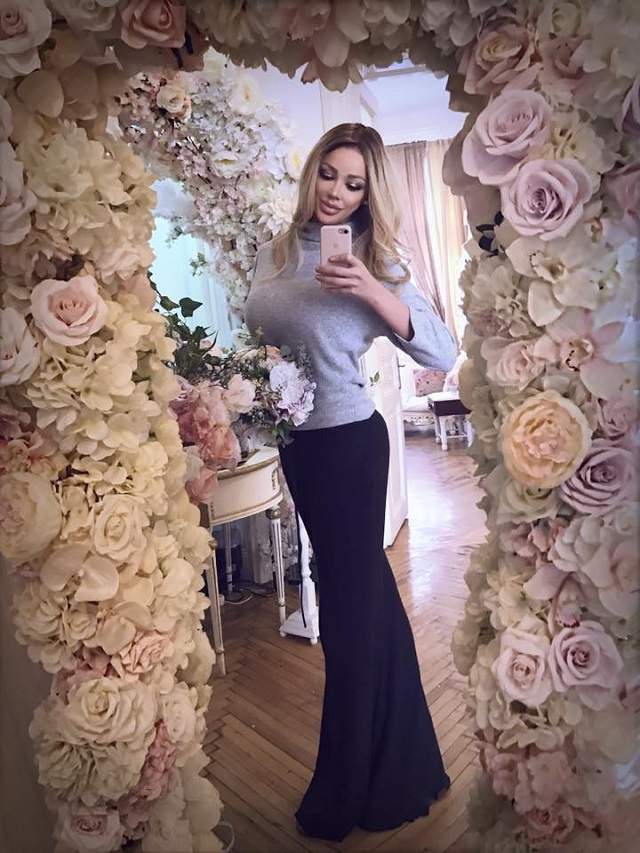 FOTO / Bianca Drăguşanu munceşte de zor pentru o nuntă de vis şi pentru botezul Sofiei: "Am nevoie de caleaşcă"