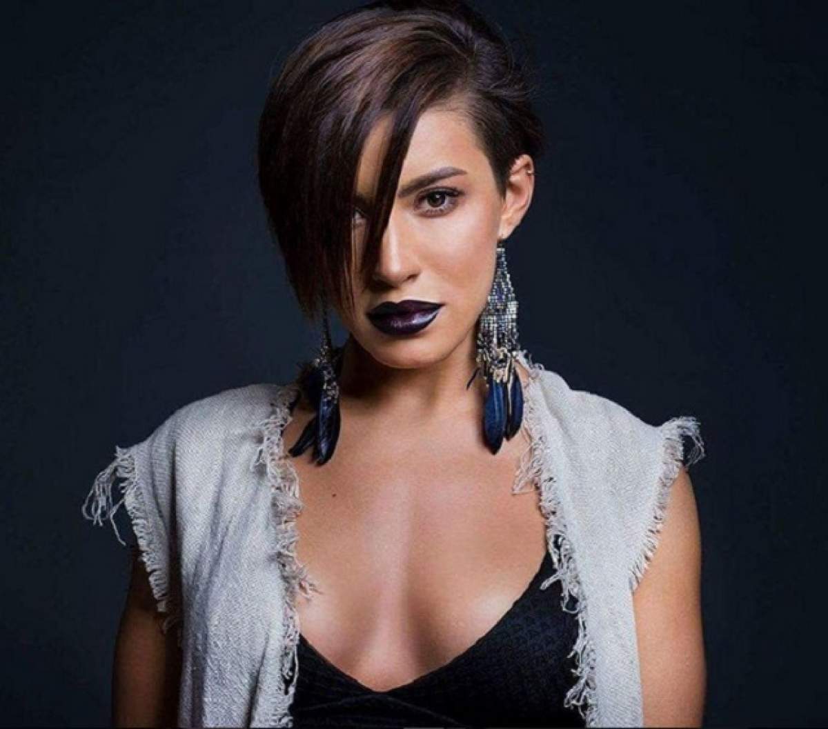 FOTO / Pe lângă operaţia la nas, şi-a pus şi silicoane? Nicoleta Nucă, total schimbată după vizita la estetician