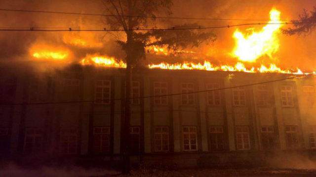 FOTO / Incendiu violent la un spital din judeţul Timiş! Zeci de bolnavi, EVACUAŢI