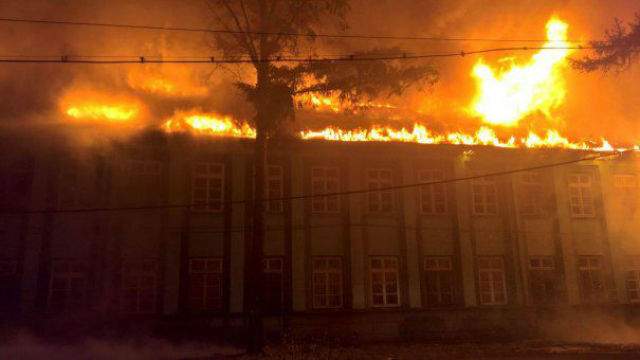 FOTO / Incendiu violent la un spital din judeţul Timiş! Zeci de bolnavi, EVACUAŢI