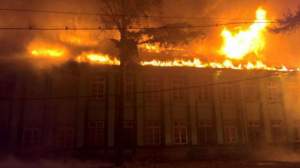FOTO / Incendiu violent la un spital din judeţul Timiş! Zeci de bolnavi, EVACUAŢI