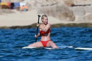 FOTO / OMG! Vai de fundul ei! Imagini dezastruoase cu o super vedetă la plajă