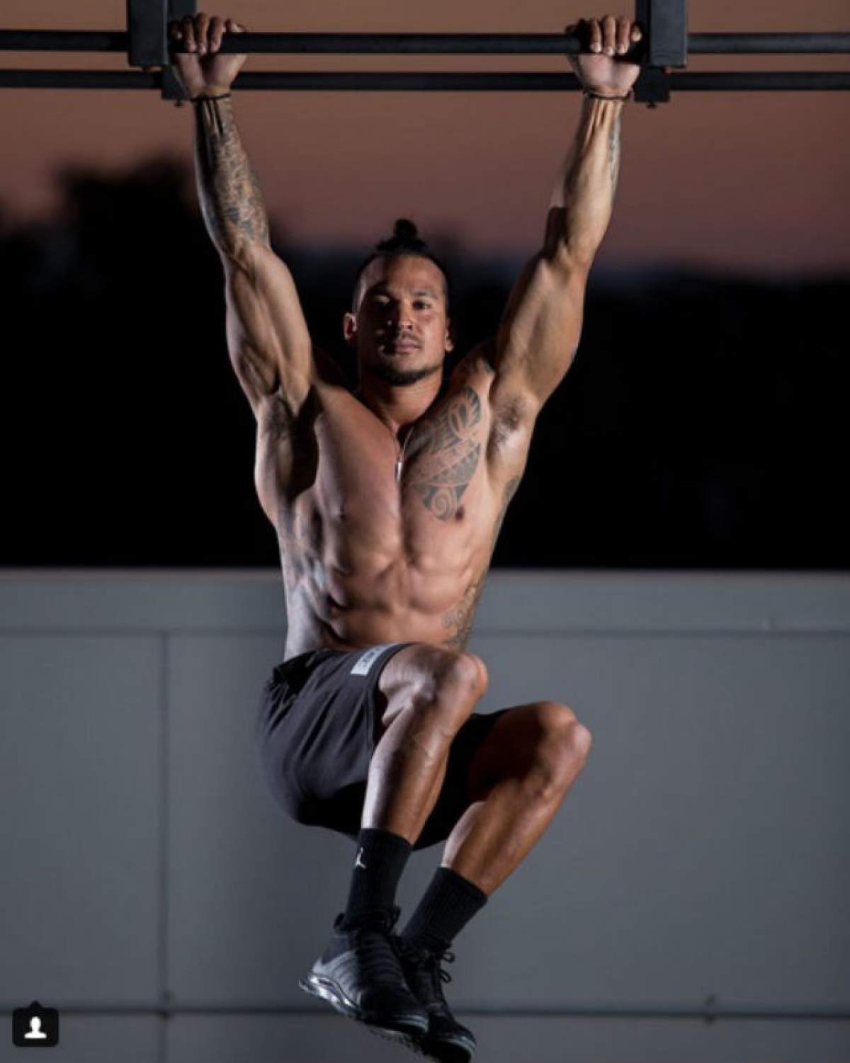 VIDEO / Cutremurător! Ce şi-a postat actorul australian pe Instagram înainte să fie împuşcat mortal în timpul filmărilor la un clip hip-hop