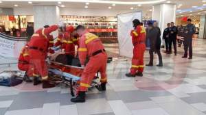 O femeie a murit după ce a căzut de la înălţime într-un mall din Capitală