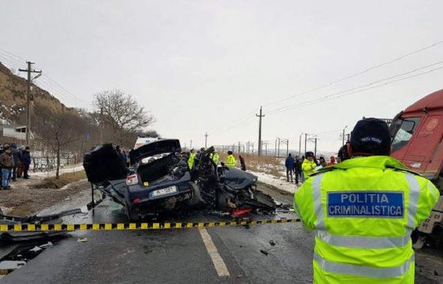 FOTO / Două persoane au murit şi alte două au fost grav rănite într-un accident rutier, în Constanţa