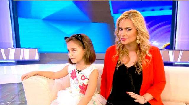 VIDEO & FOTO / Fiica Paulei Chirilă a spus în direct, la TV, că vrea o SURIOARĂ! Reacţia vedetei, dar şi răspunsul AMUZANT dat de Carla