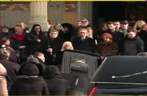 FOTO/ Imagini de la inmormântarea lui Dan Adamescu! Sunt prezente soţia şi sora omului de afaceri