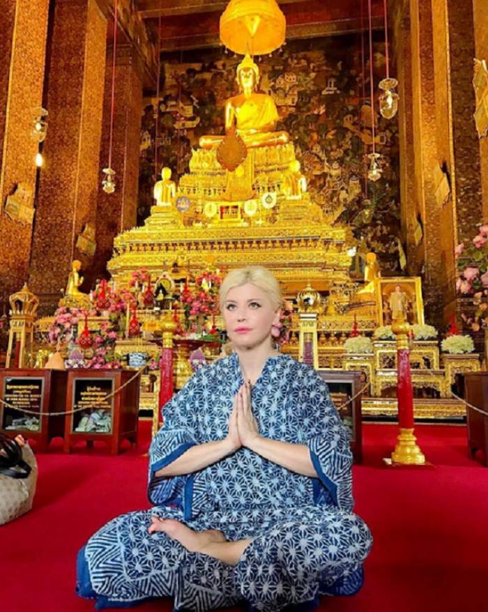 FOTO / Loredana Groza se relaxează în Bangkok! Un detaliu i-a scăpat artistei