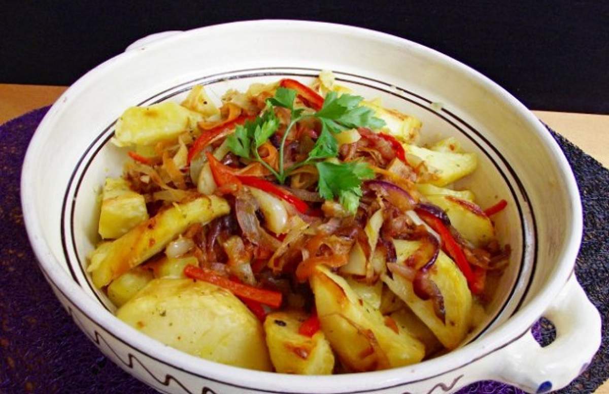 REŢETA ZILEI - SÂMBĂTĂ: Cartofi la cuptor cu legume caramelizate! Un deliciu