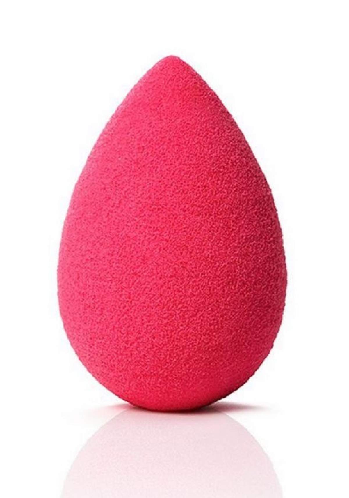 Mai multe fete i-au pus pe băieți să ghicească ce e un beautyblender! Răspunsurile sunt fenomenale