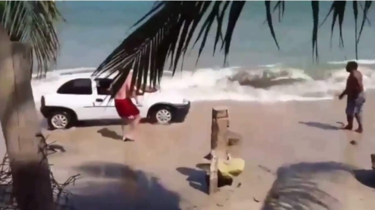 VIDEO / A vrut să se plimbe cu maşina pe plajă, dar uite ce a păţit! Oamenii au reacţionat violent
