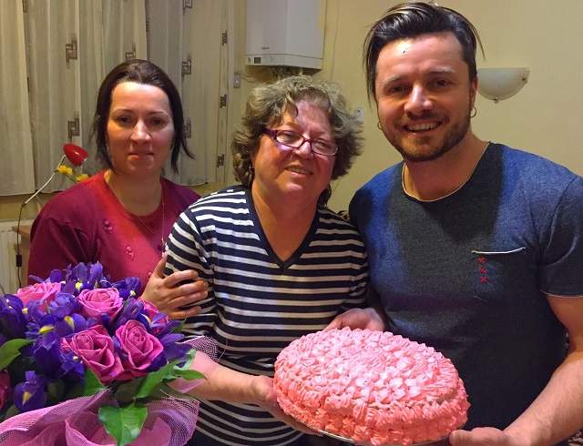FOTO / Sărbătoare în familia lui Tavi Clonda! Cum încearcă Gabriela Cristea să îşi impresioneze soacra