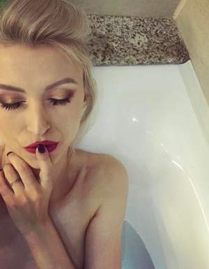 FOTO / Andreea Bălan s-a pozat goală în cadă, dar toată atenţia a căzut asupra altui detaliu. Ştiai de tatuajul ei ascuns?