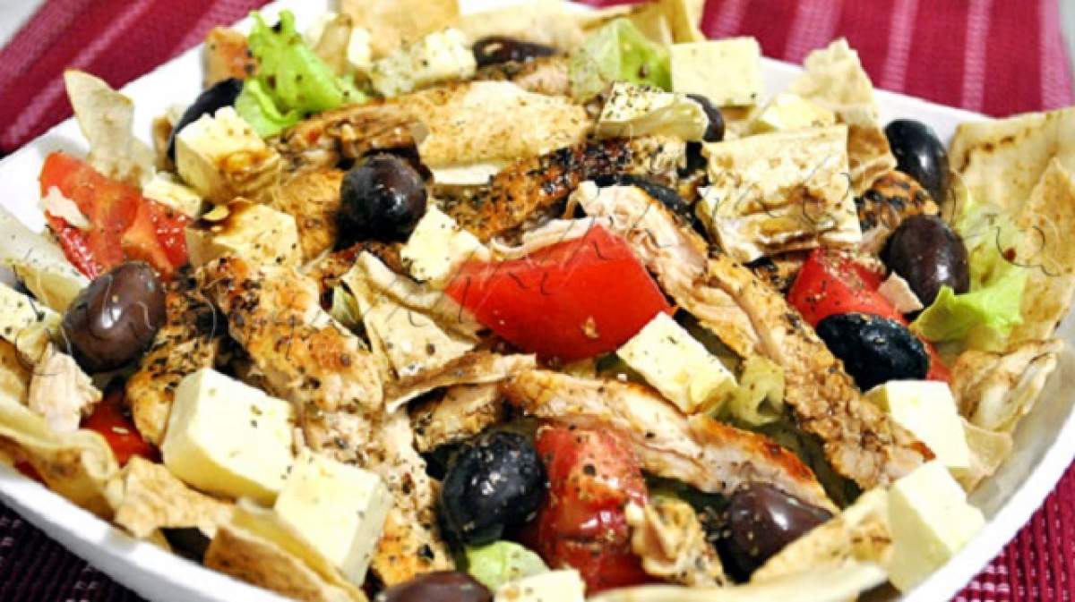 REŢETA ZILEI - MIERCURI: Salată de pui la grătar şi lipie coaptă. Numai bună pentru regimul de după sărbători