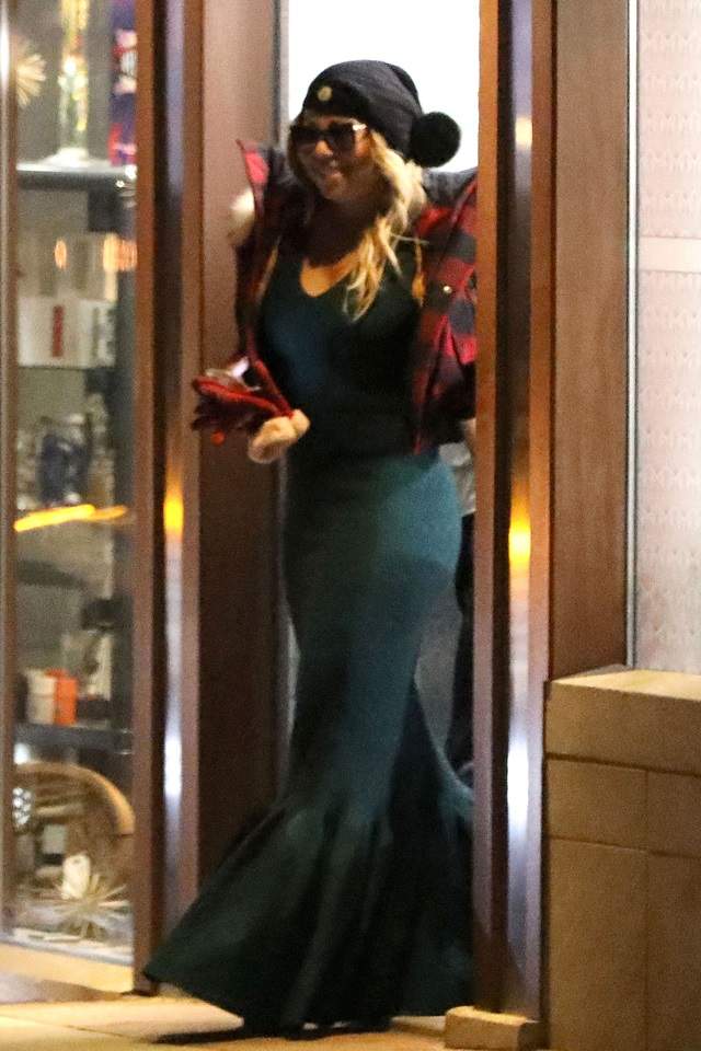 FOTO / Mariah Carey, prinsă de paparazzi cumpărând marijuana înainte de eşecul carierei ei. D-asta nu mai are voce?