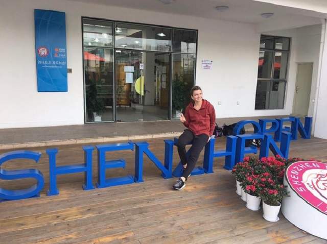 Participarea Simonei Halep la turneul de la Shenzhen în imagini! Afară a râs, pe teren aproape că a plâns! / FOTO & VIDEO