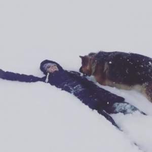 VIDEO / Gabriela Cristea s-a aruncat în zăpadă! Tavi Clonda a filmat tot momentul! Ce au observat oamenii