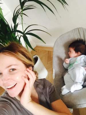 Ciufulită şi nemachiată într-un selfie cu fiul ei, Octavia Geamănu le atacă pe vedete: "Vă mulţumesc că sunteţi aici, deşi..."