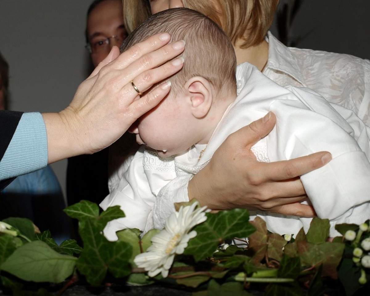 ÎNTREBAREA ZILEI: De ce nu este bine să pui două nume de botez copiilor?