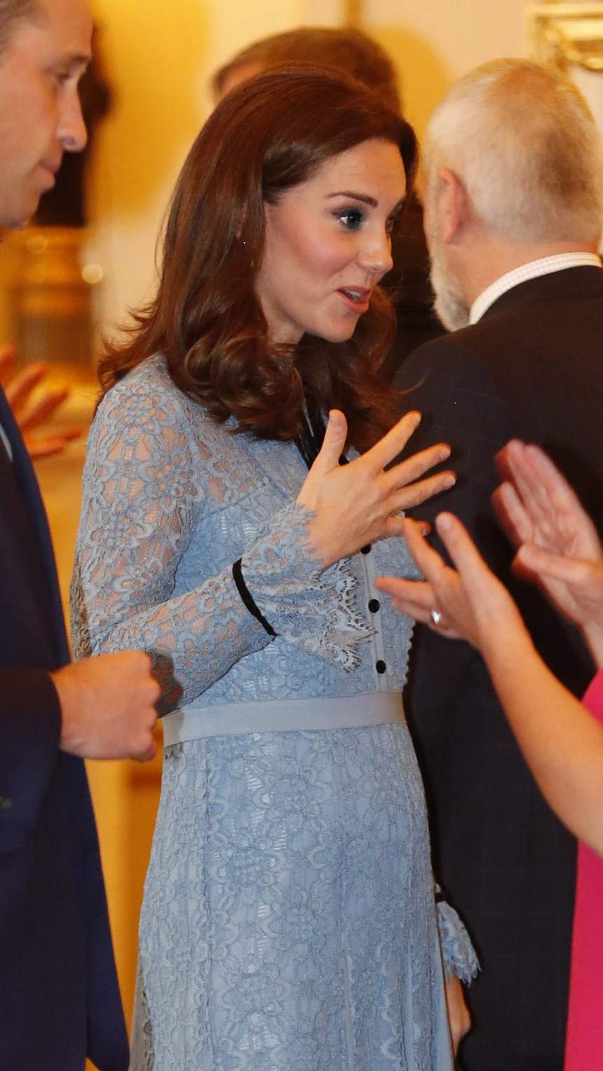 VIDEO / Prima apariție a Ducesei de Cambridge în public, însărcinată pentru a treia oară.Ce ținută a purtat Kate Middleton