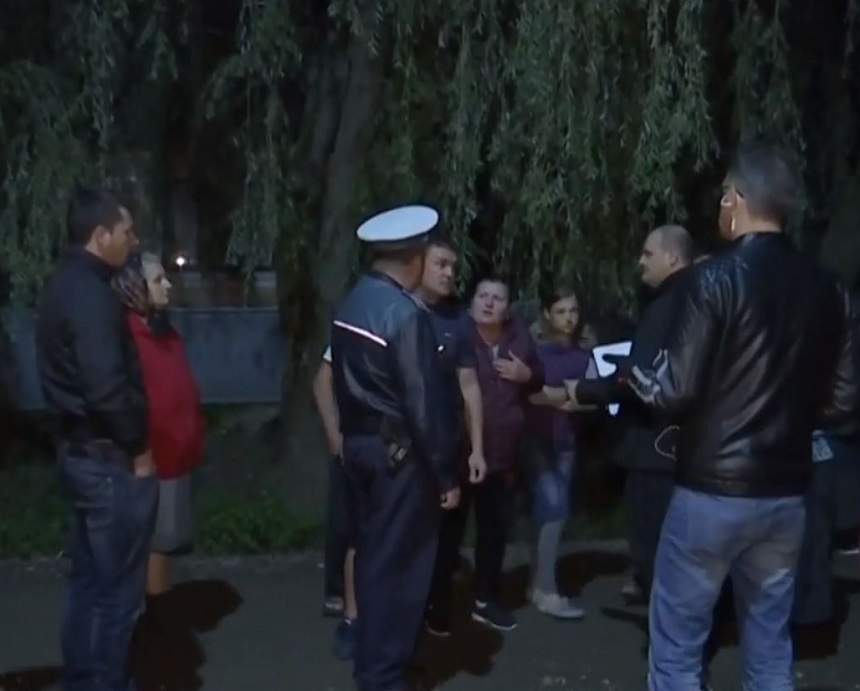 VIDEO / Scene scandaloase la Moşuni! Oamenii lui Pomohaci au sărit la bătaie! Echipa Xtra Night Show a fost agresată!