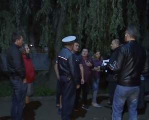 VIDEO / Scene scandaloase la Moşuni! Oamenii lui Pomohaci au sărit la bătaie! Echipa Xtra Night Show a fost agresată!