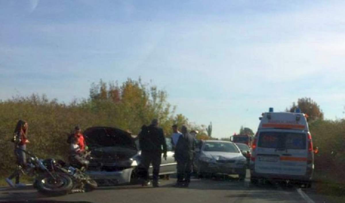 Accident în lanţ pe şoseaua care leagă Timişoara de Moraviţa! 15 persoane implicate