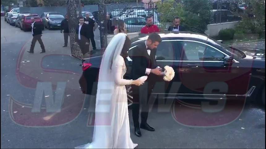A început PETRECEREA! Adi Mutu și Sandra, mână în mână, la restaurant